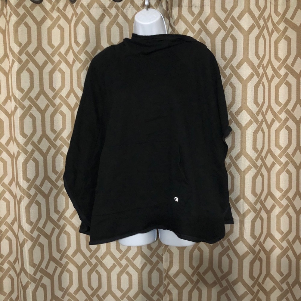 Gap fit poncho size medium black